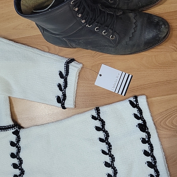 NWT Ophelia Roe Oversized Knit Sweater - Picture 6 of 8